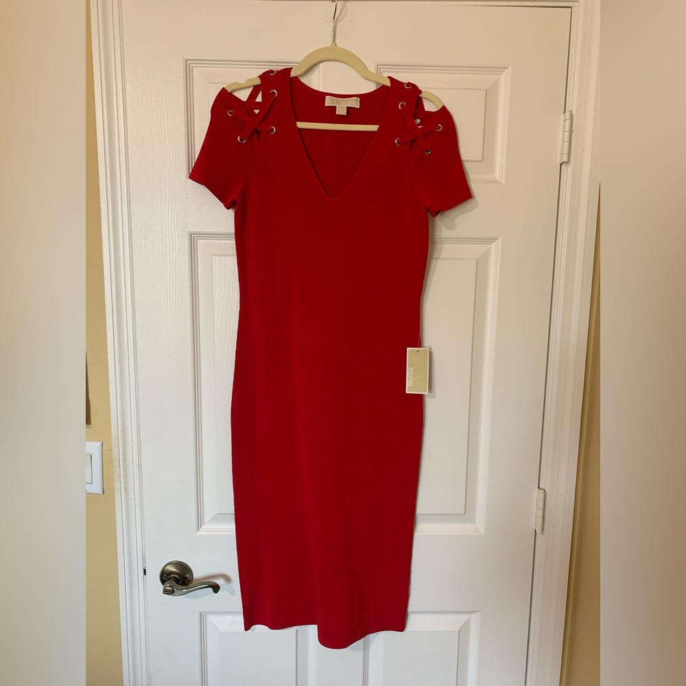 NWT Michael Kors Ribbed V-Neck Lace Up‎ Shoulder Detail Red Midi Dress Sz L Chic - Picture 2 of 6